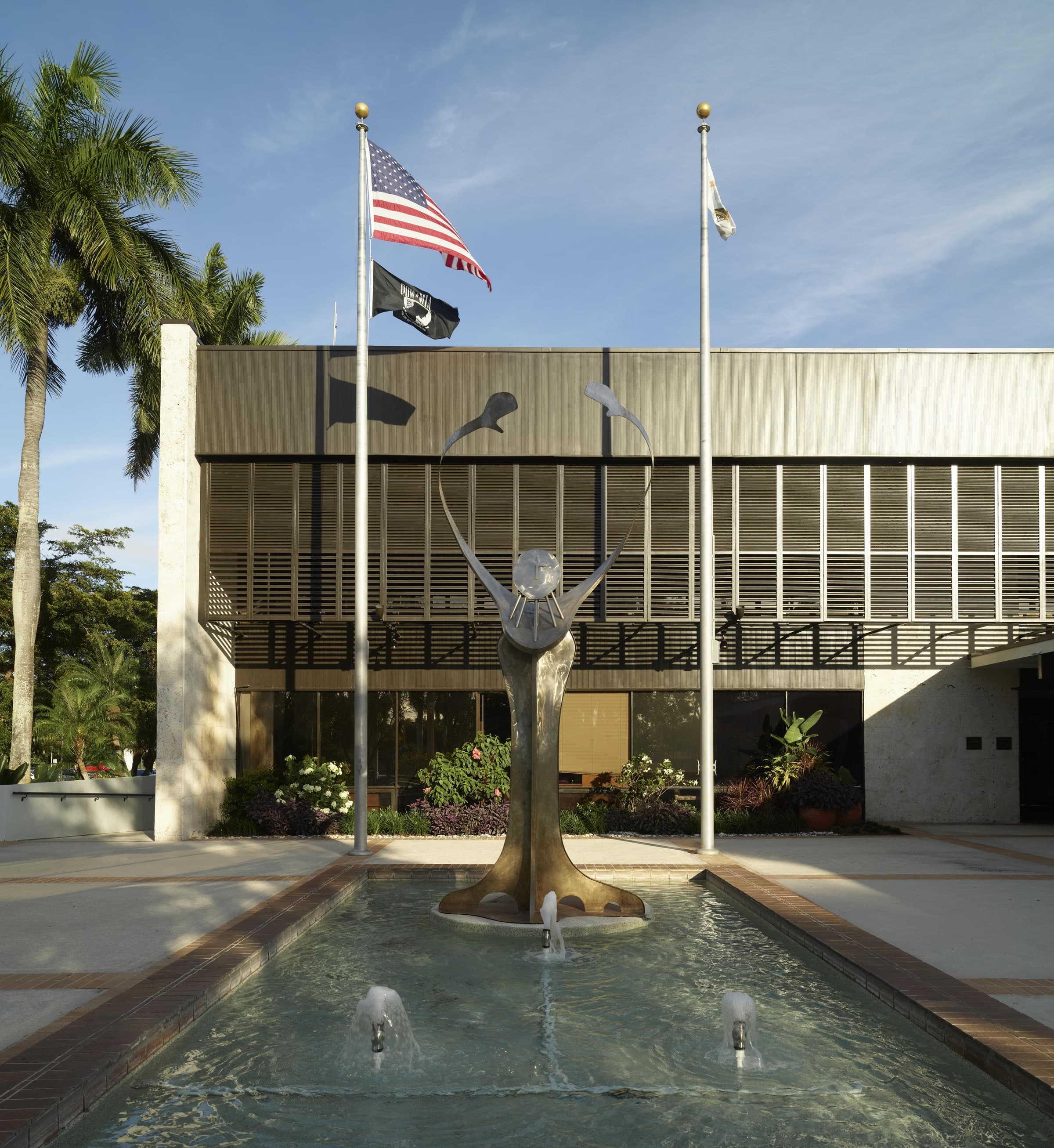 Wayne Hook's Homage to the Sun sculpture at Naples City Hall
